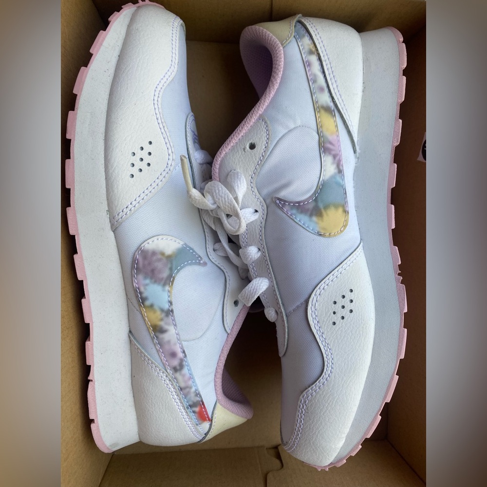 Floral Nike